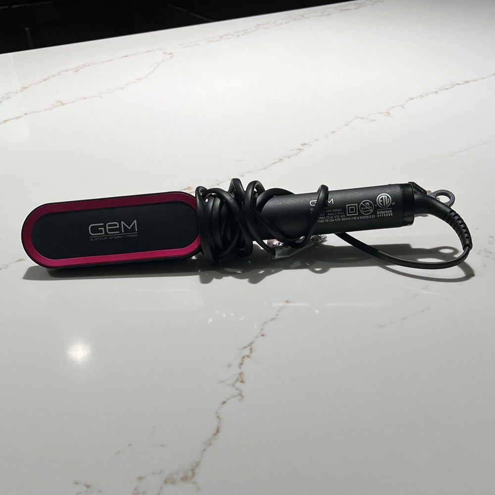 GEM Hair Straightener Brush Black and Pink